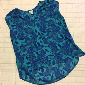 Stylus Blue & Teal Floral Top. Size L